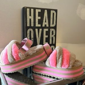 Women’s Ugg fuzzy slippers size 8